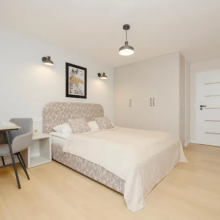 Comfortable Wola & Balcony By Renters شقة وارسو