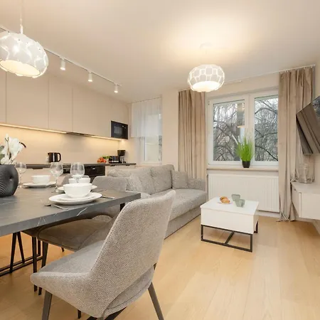 Comfortable Wola & Balcony By Renters * وارسو