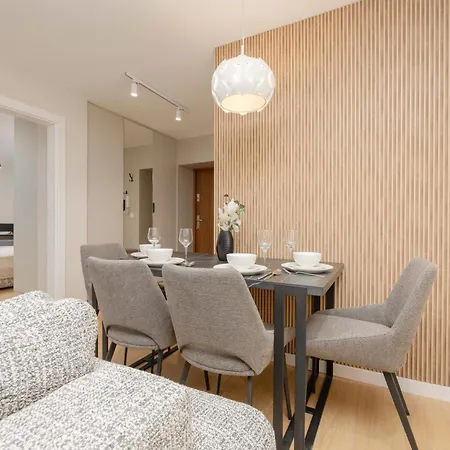 Comfortable Wola & Balcony By Renters * وارسو