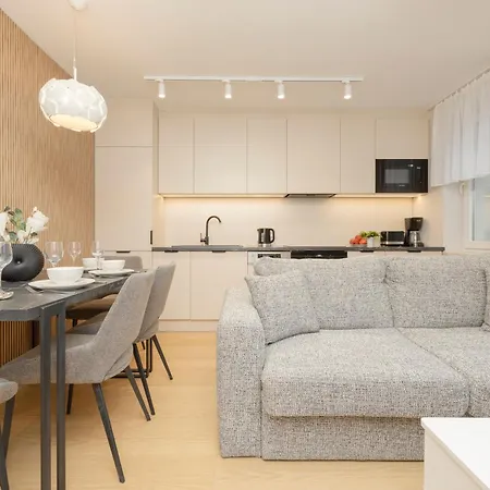 شقة Comfortable Wola & Balcony By Renters *