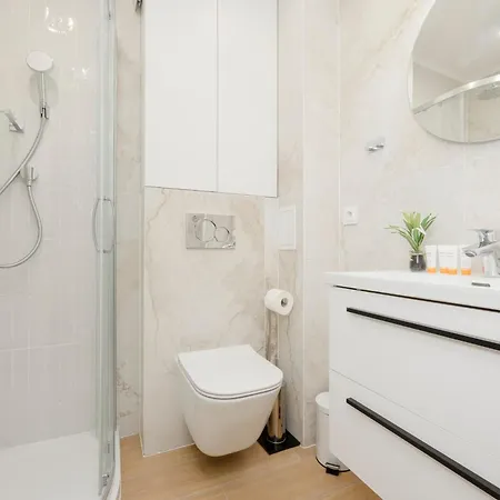 Comfortable Wola & Balcony By Renters 아파트