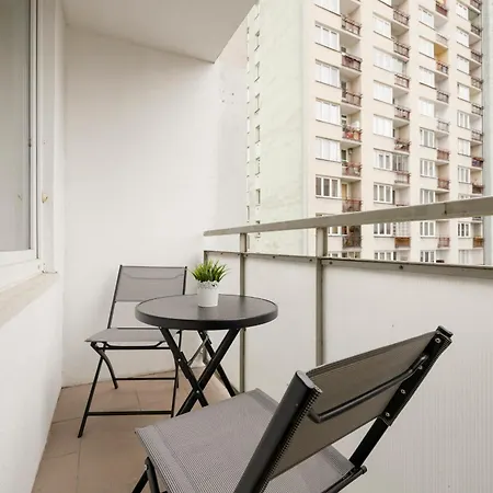 아파트 Comfortable Wola & Balcony By Renters *