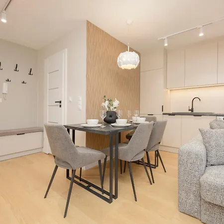 Comfortable Wola & Balcony By Renters